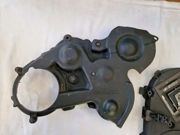 Capa da correia de distribuição CITROËN C4 PICASSO II 1.6L Diesel image 3