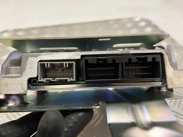 Ford Mustang VI Radio-versterker OEM KR3T-18T806-DF image 4