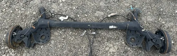 OEM Hinterachsschwinge Komplettsatz für Toyota Yaris III image 2