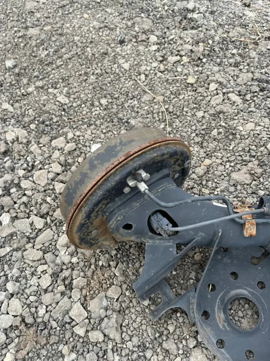 OEM Hinterachsschwinge Komplettsatz für Toyota Yaris III image 3