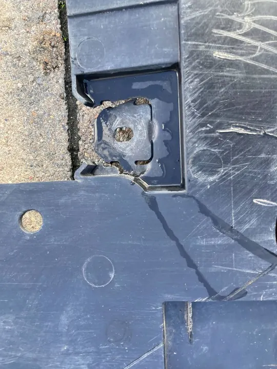 Renault Trafic III Framskärm/Motorplatta OEM image 7