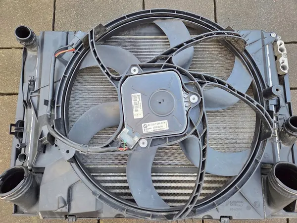 Conjunto de radiadores BMW X1 E84 2.0D con ventilador image 8