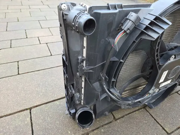 Conjunto de radiadores BMW X1 E84 2.0D con ventilador image 9