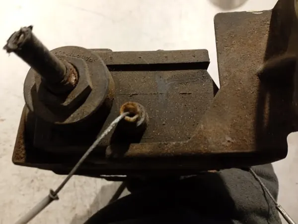 Travão de mão elétrico Renault 8200316575 - OEM image 6
