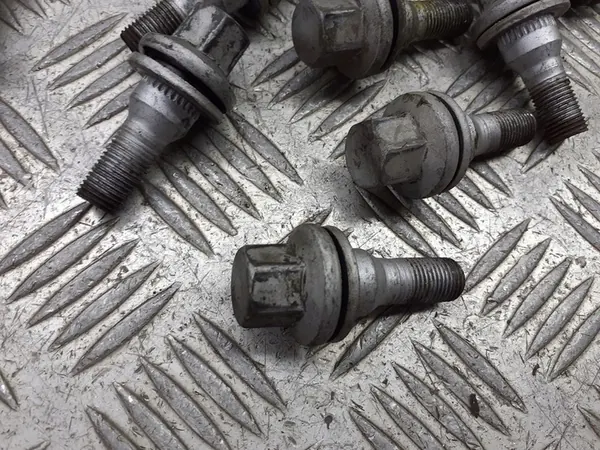 Juego de tuercas de rueda Citroen C4 1.6 HDI image 2