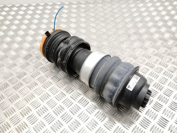 Audi E-tron GT takaturvatyyny OEM 9J1616026C image 2