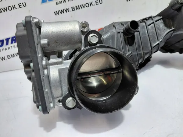 BMW S68 Insugningsgrenrör OEM 5B3F933 - Begagnad image 4