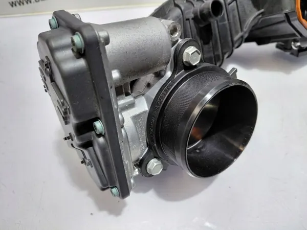 BMW S68 Insugningsgrenrör OEM 5B3F933 - Begagnad image 7