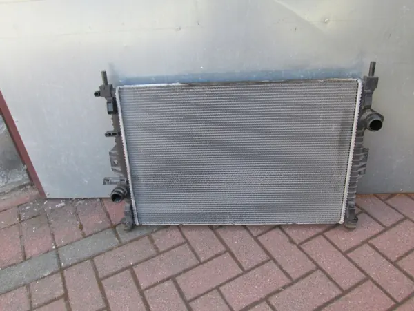 Vesijäähdytin OEM 8V41-8C342-AC Ford Kuga MK1:lle image 2