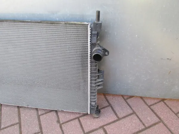 Vesijäähdytin OEM 8V41-8C342-AC Ford Kuga MK1:lle image 3