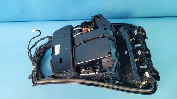 Mercedes W205 C250 mittkonsol tunnel OEM A2056803208 image 10