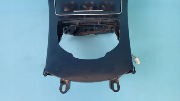 Mercedes W205 C250 mittkonsol tunnel OEM A2056803208 image 8