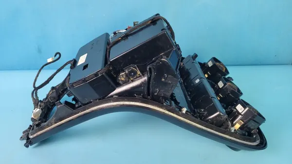 Mercedes W205 C250 mittkonsol tunnel OEM A2056803208 image 9