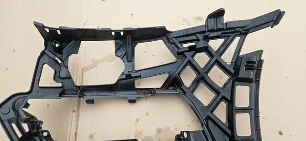 Guia de para-choque direito VW Golf VII 5G0807724B image 6