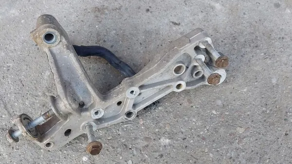 Support de Bras de Suspension AV Gauche OEM 1K0199295F image 2