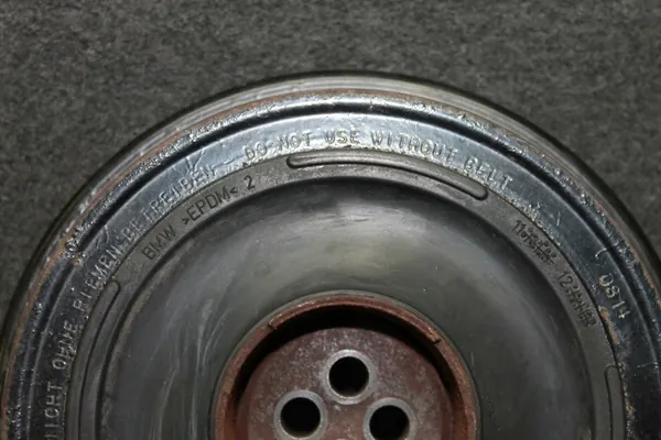 BMW F01 F07 F30 F10 F15 F25 3.0D N57 - Amortecedor de vibrações 8515002 image 2