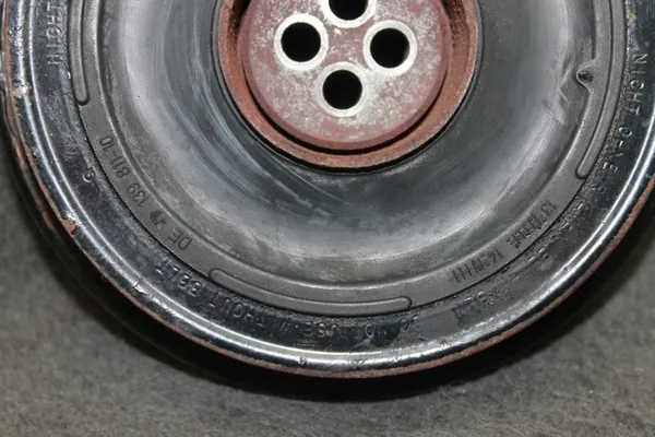 BMW F01 F07 F30 F10 F15 F25 3.0D N57 - Amortecedor de vibrações 8515002 image 3