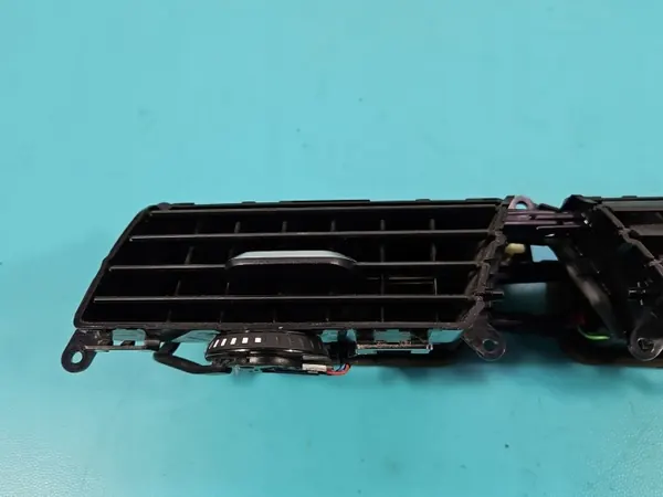 Grelha de ventilação central OEM 9329579 BMW G30 2017-2024 image 3