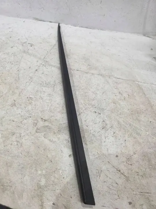 Porsche Cayenne Frontscheibe rechte Leiste OEM 9Y3854328 image 2