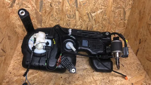 4L0131878 4020410AB AdBlue-tankpump för Audi Q7 image 2