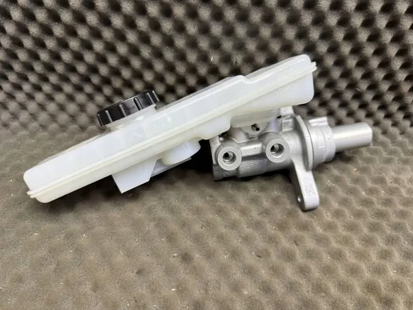 Réservoir Pompe Frein OEM 0204842316 Tesla Model 3 image 2