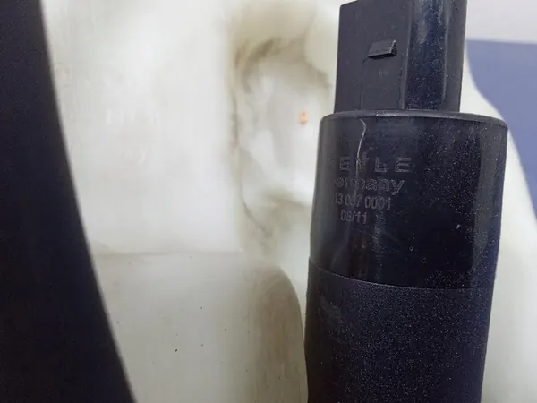 VW BORA GOLF IV Pesuainesäiliö Pumpu 1J0955458H image 7