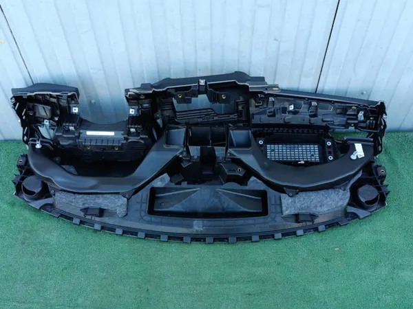 Tableau de bord Audi Q3 83A OEM 83B857001 image 3