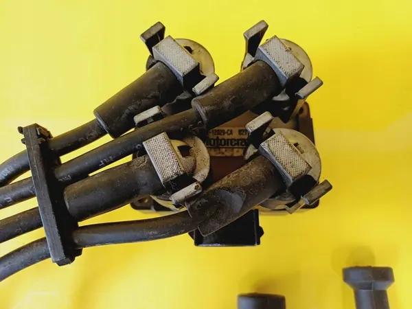 Bobina de Ignição Ford Escort 1.6 16V 928F12029CA image 2