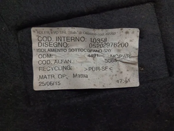Isolamento capô Jeep Renegade OEM 05202976200 (2014-2018) image 3