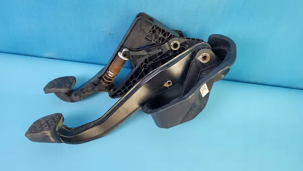 Koppeling rempedaal MERCEDES W205 A2052901800 image 2