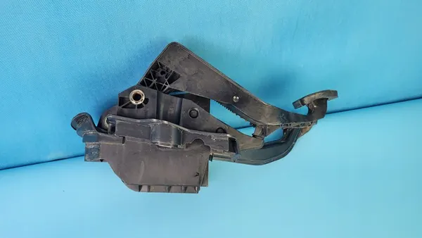 Koppeling rempedaal MERCEDES W205 A2052901800 image 3