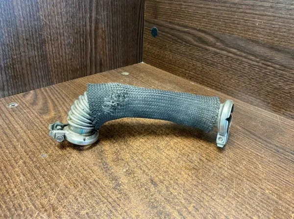 EGR-pijp OEM 01694686043 voor Iveco Daily 3e Gen image 2