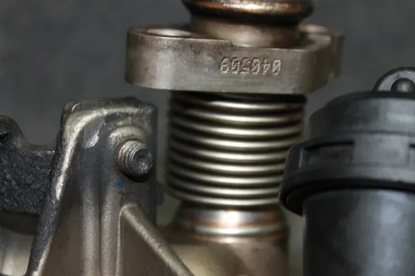 BMW E90 F01 F10 E70 Enfriador EGR 7805446 image 10