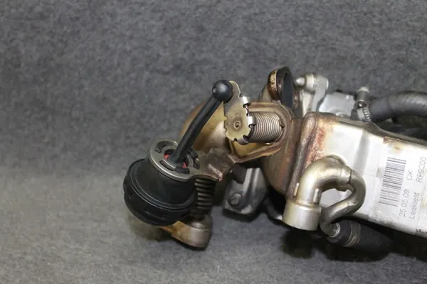 BMW E90 F01 F10 E70 Enfriador EGR 7805446 image 2