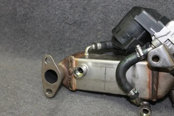 BMW E90 F01 F10 E70 Enfriador EGR 7805446 image 5