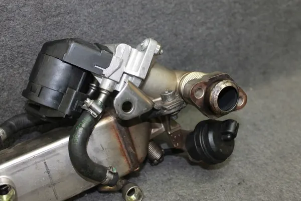 BMW E90 F01 F10 E70 Enfriador EGR 7805446 image 6