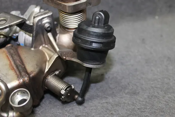 BMW E90 F01 F10 E70 Enfriador EGR 7805446 image 7