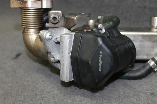 BMW E90 F01 F10 E70 Enfriador EGR 7805446 image 8