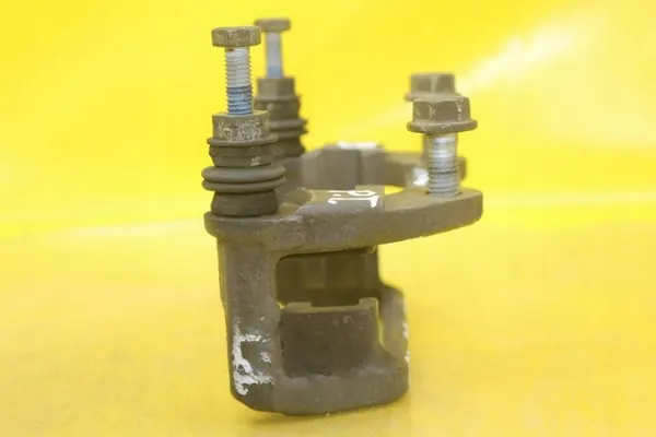 OEM 1028C 162 Mordaza de Sujeción Derecha Trasera BMW E90 E91 image 10