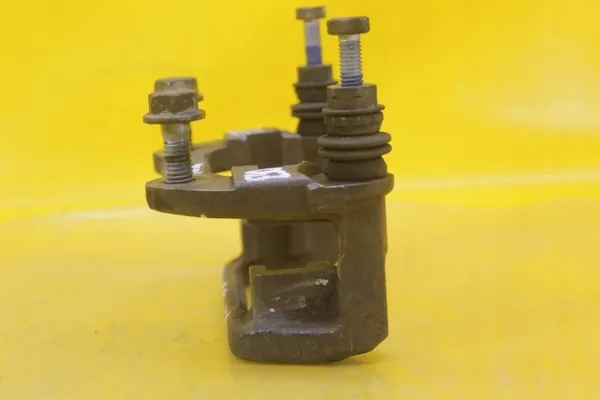 OEM 1028C 162 Mordaza de Sujeción Derecha Trasera BMW E90 E91 image 8