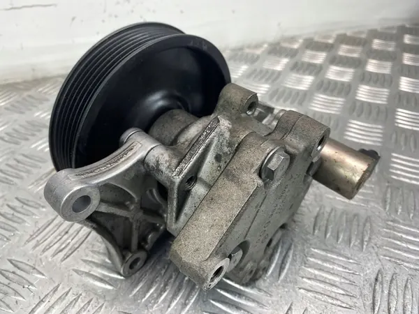 Servostyrningspump Mercedes E250 W212 CGI A0064666501 image 4