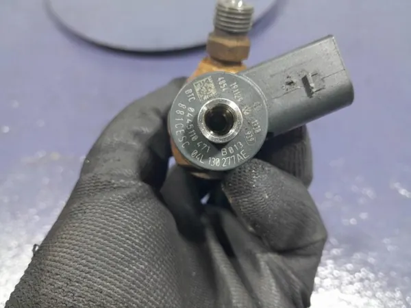 Einspritzdüse OEM 04L130277AE für Skoda Superb III image 4