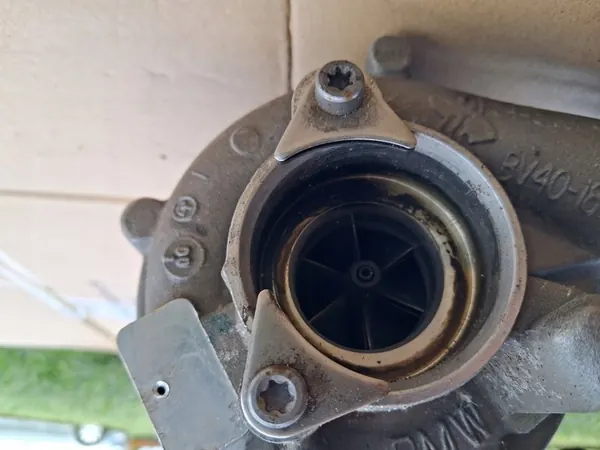 Turbo compresor BMW F10 F01 E70 F15 N57D30C - OEM 8516124 image 2