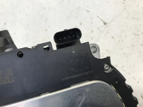 VOLVO XC40 2.0 HÍBRIDO B420T5 2024 REGULADOR ALTERNADOR image 4