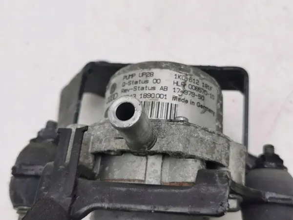 Bomba de vacío usada OEM 1K0612181F - Pieza VW image 3