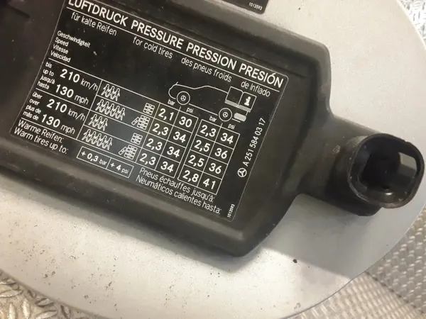 Polttoainesäiliön kansi OEM A2515840317 Mercedes-Benz R image 4