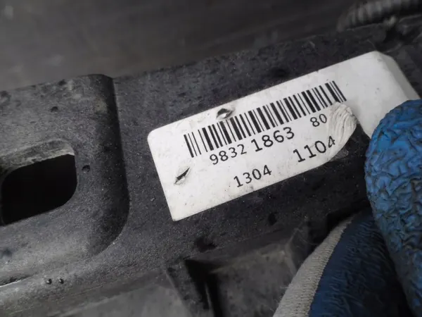 Juego de radiadores OEM 9832186380 para Peugeot 2008 II image 3