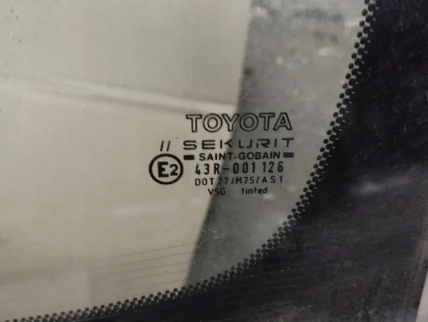 Toyota Avensis T220 2001 Frontscheibe OEM AMD136528 image 8
