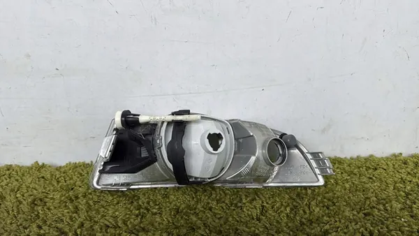 Farol de neblina halógeno direito dianteiro Skoda Octavia II 2 1Z Lift image 2