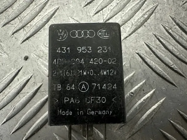 VW Audi Relä 22 image 2